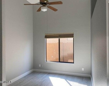 1526 W Wagner Drive - Photo Thumbnail 19