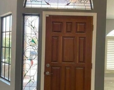 1526 W Wagner Drive - Photo Thumbnail 9