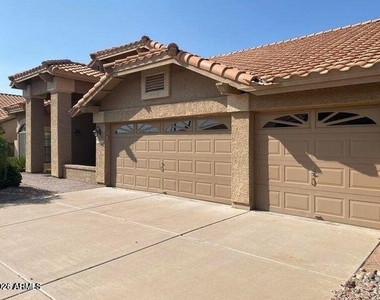 1526 W Wagner Drive - Photo Thumbnail 2