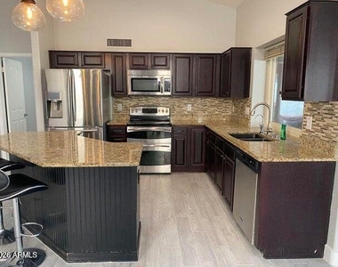 1526 W Wagner Drive - Photo Thumbnail 14