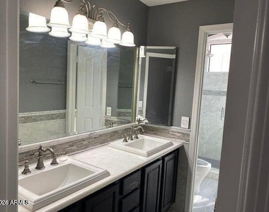 1526 W Wagner Drive - Photo Thumbnail 15