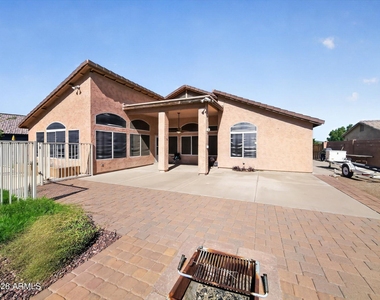 4209 W Wahalla Lane - Photo Thumbnail 35