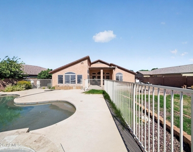 4209 W Wahalla Lane - Photo Thumbnail 38