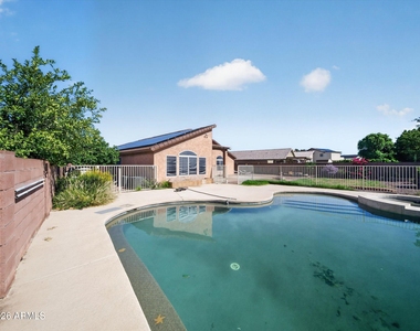 4209 W Wahalla Lane - Photo Thumbnail 37