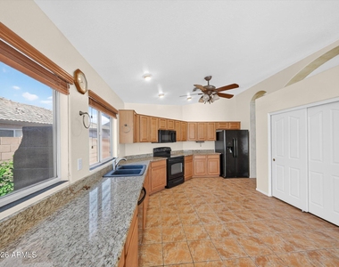 4209 W Wahalla Lane - Photo Thumbnail 14
