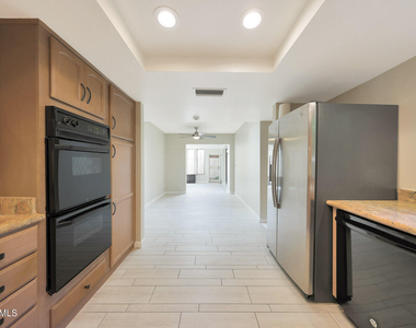 2422 E Oregon Avenue - Photo Thumbnail 9