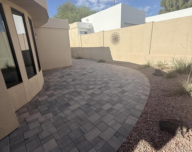 2422 E Oregon Avenue - Photo Thumbnail 25