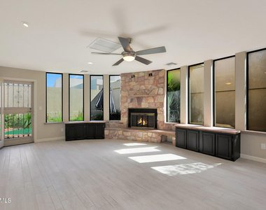 2422 E Oregon Avenue - Photo Thumbnail 11