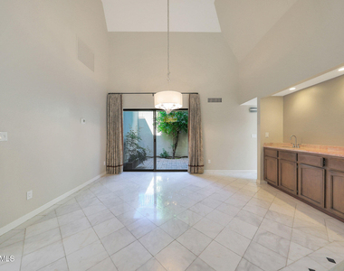 2422 E Oregon Avenue - Photo Thumbnail 4