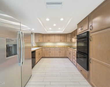 2422 E Oregon Avenue - Photo Thumbnail 6