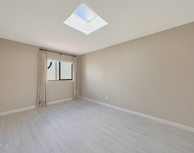 2422 E Oregon Avenue - Photo Thumbnail 18