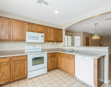 15193 W Adams Street - Photo Thumbnail 10