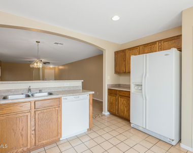 15193 W Adams Street - Photo Thumbnail 11