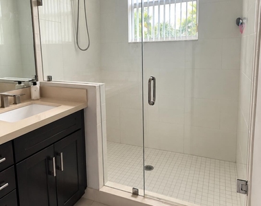 9079 Kingsmoor Way - Photo Thumbnail 10