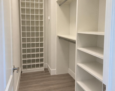 9079 Kingsmoor Way - Photo Thumbnail 12