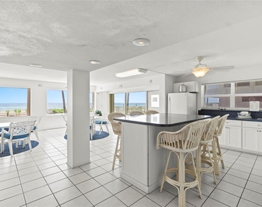 1161 Hillsboro Mile - Photo Thumbnail 6