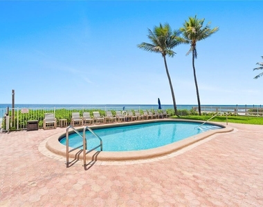 1161 Hillsboro Mile - Photo Thumbnail 7