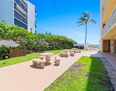 1161 Hillsboro Mile - Photo Thumbnail 11