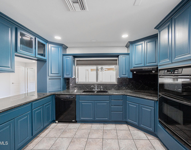 1341 E Garnet Circle - Photo Thumbnail 8