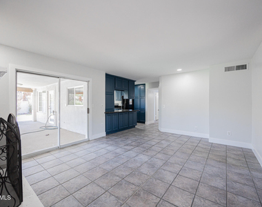 1341 E Garnet Circle - Photo Thumbnail 21