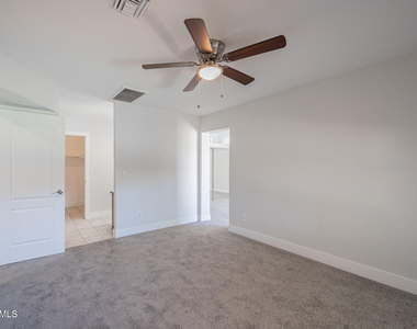 1341 E Garnet Circle - Photo Thumbnail 18