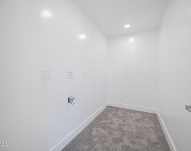 1341 E Garnet Circle - Photo Thumbnail 6