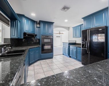 1341 E Garnet Circle - Photo Thumbnail 10
