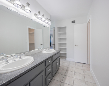 1341 E Garnet Circle - Photo Thumbnail 14