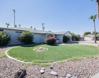 1341 E Garnet Circle - Photo Thumbnail 2