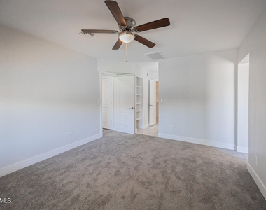 1341 E Garnet Circle - Photo Thumbnail 17