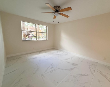 8801 Wiles Road - Photo Thumbnail 15