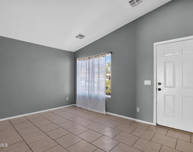 1635 E Ash Avenue - Photo Thumbnail 3