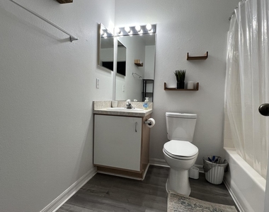 209 Castlemain Circle - Photo Thumbnail 15
