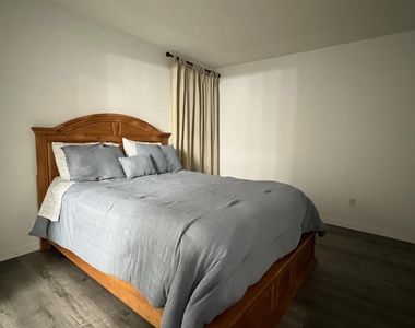 209 Castlemain Circle - Photo Thumbnail 14
