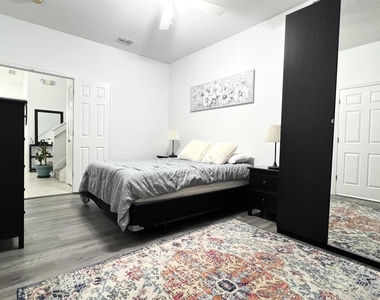 209 Castlemain Circle - Photo Thumbnail 2