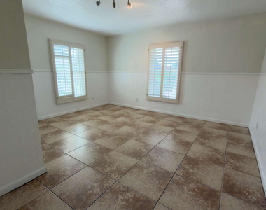 8238 E Thomas Road - Photo Thumbnail 7
