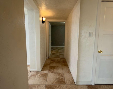 8238 E Thomas Road - Photo Thumbnail 5