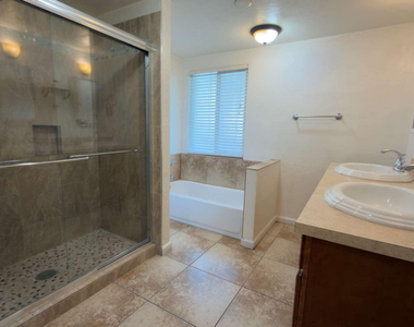 8238 E Thomas Road - Photo Thumbnail 12