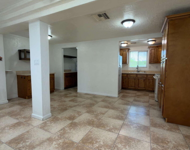 8238 E Thomas Road - Photo Thumbnail 15