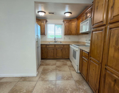 8238 E Thomas Road - Photo Thumbnail 19