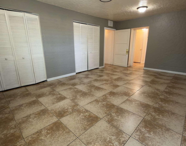 8238 E Thomas Road - Photo Thumbnail 11