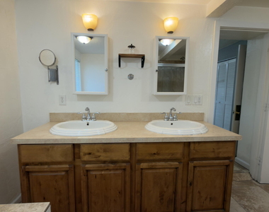 8238 E Thomas Road - Photo Thumbnail 13