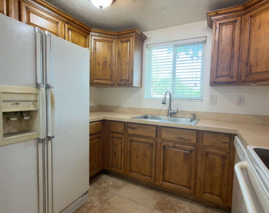 8238 E Thomas Road - Photo Thumbnail 16