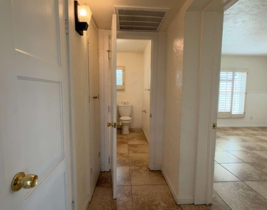 8238 E Thomas Road - Photo Thumbnail 6