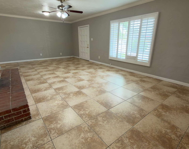 8238 E Thomas Road - Photo Thumbnail 4