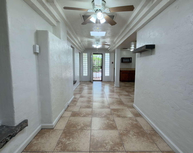 8238 E Thomas Road - Photo Thumbnail 14