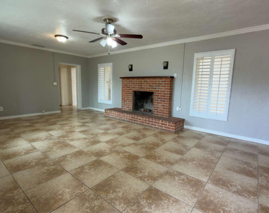 8238 E Thomas Road - Photo Thumbnail 3