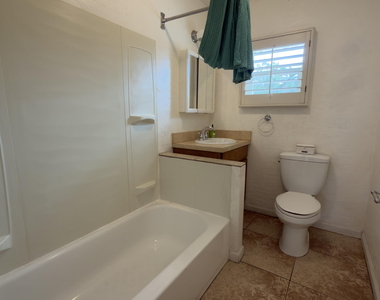 8238 E Thomas Road - Photo Thumbnail 9
