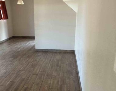 726 W 12th Place - Photo Thumbnail 14