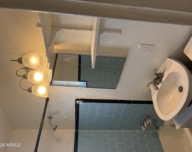 726 W 12th Place - Photo Thumbnail 11